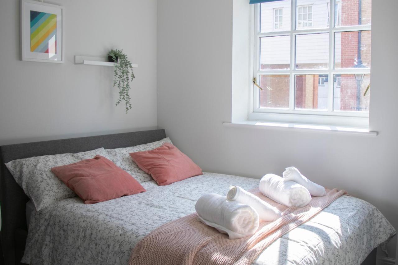 Lovely 3-Bedroom Apartment In Colchester Bagian luar foto