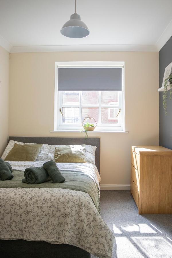Lovely 3-Bedroom Apartment In Colchester Bagian luar foto