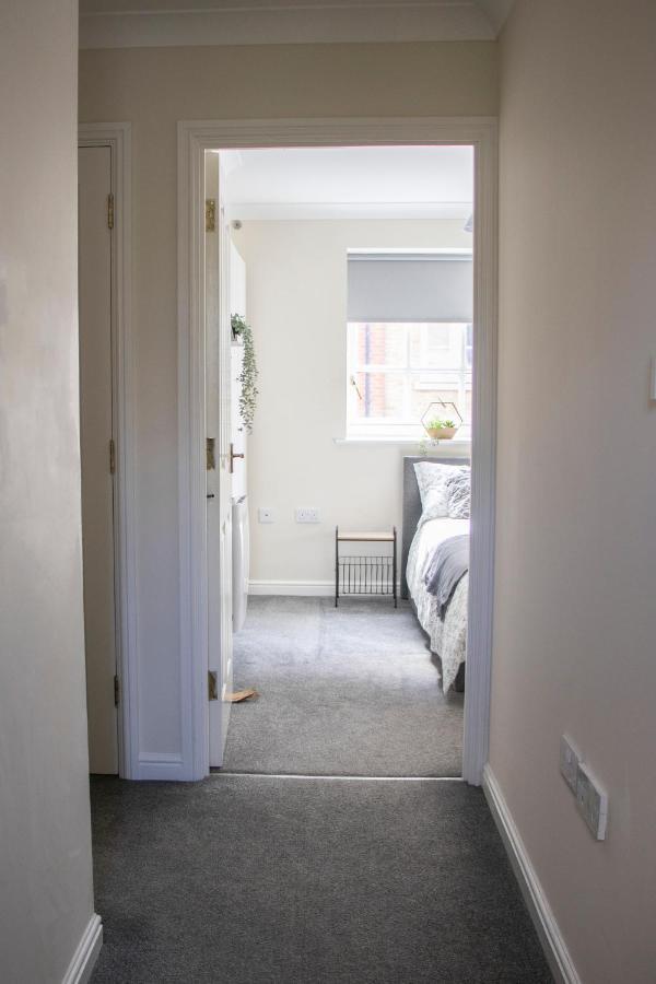Lovely 3-Bedroom Apartment In Colchester Bagian luar foto