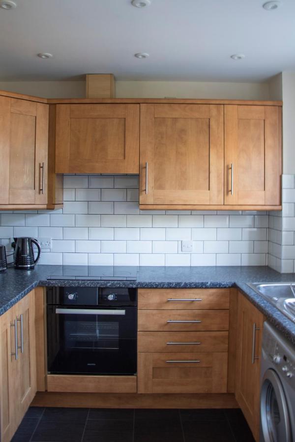 Lovely 3-Bedroom Apartment In Colchester Bagian luar foto