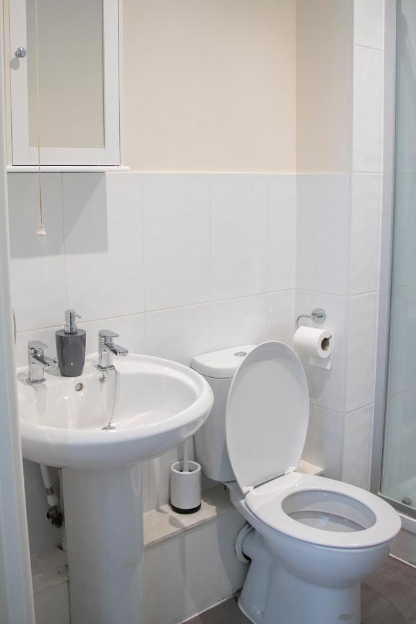 Lovely 3-Bedroom Apartment In Colchester Bagian luar foto