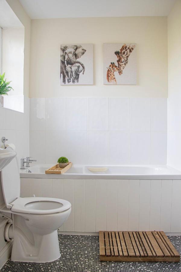 Lovely 3-Bedroom Apartment In Colchester Bagian luar foto